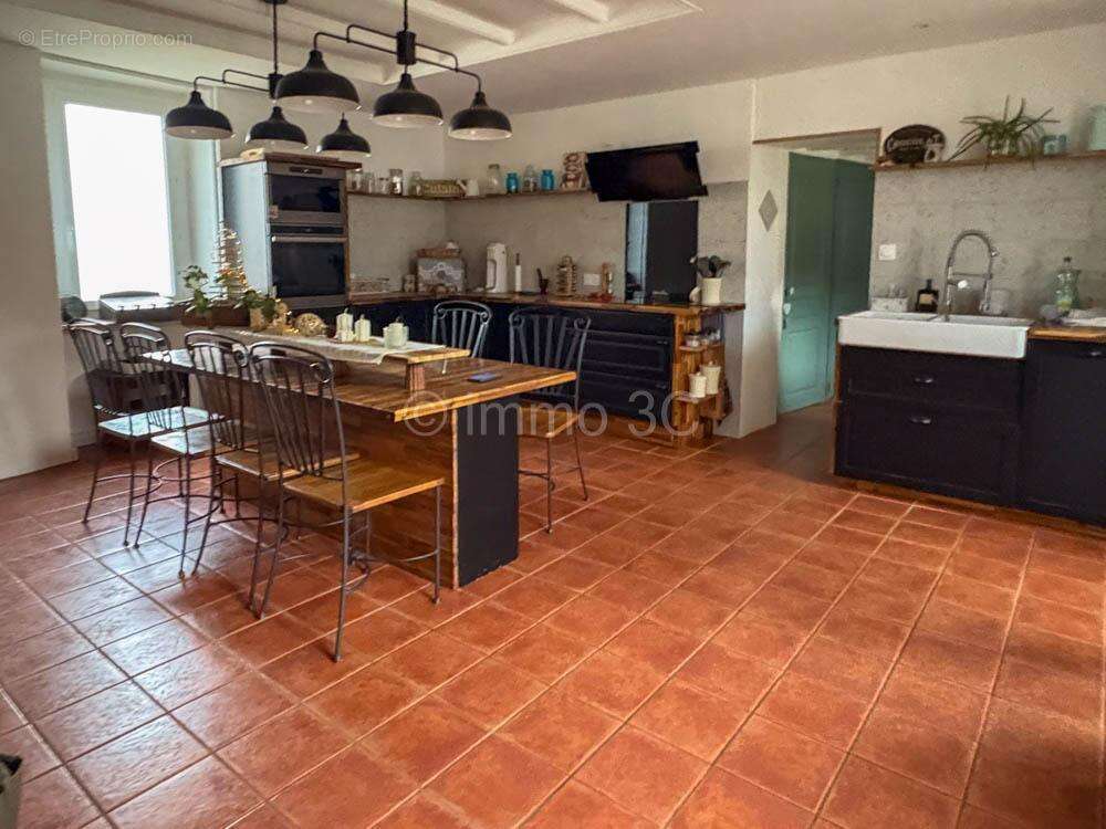 Maison à CHEF-BOUTONNE