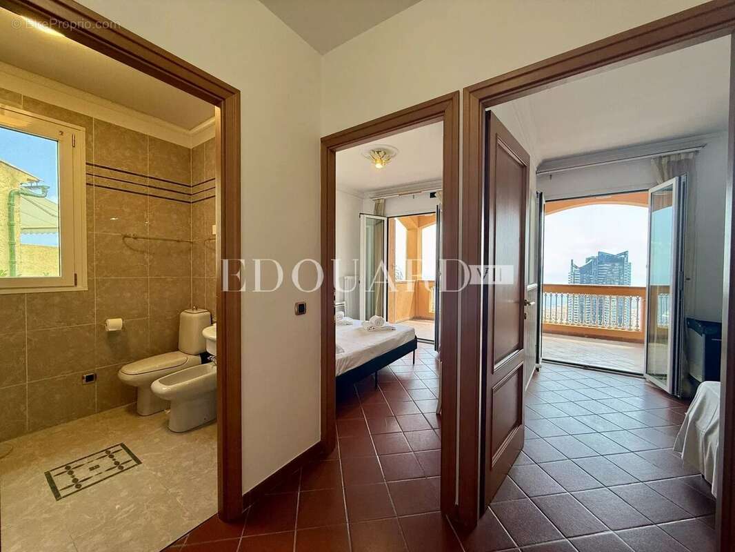Dans un domaine privé et sécurisé, à vendre villa de prestige avec vue panoramique sur la Principauté de Monaco - photo 19