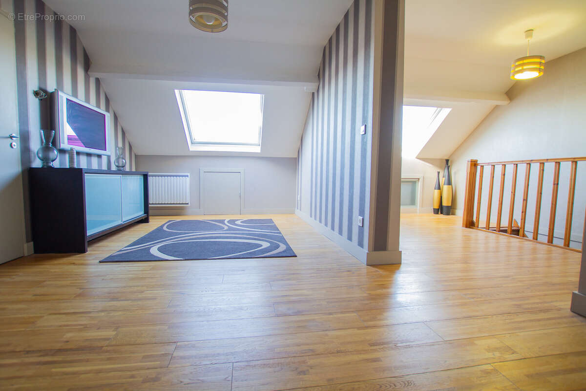 Maison à VILLENEUVE-LE-ROI