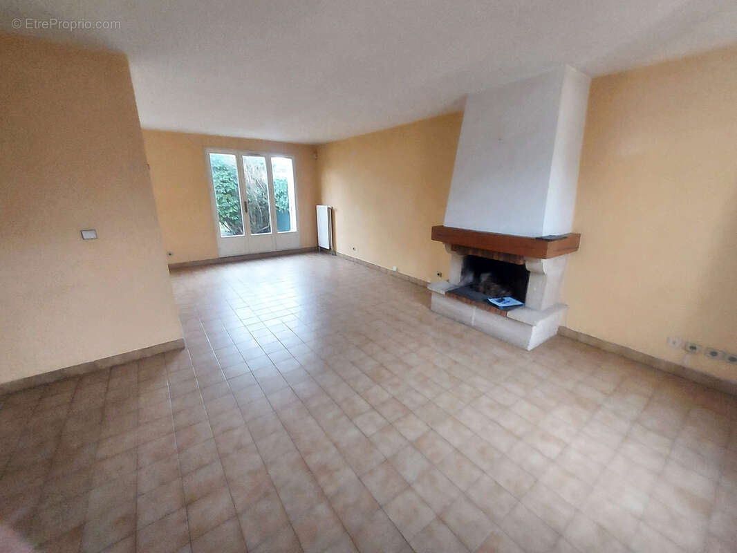 Maison à JOUY-LE-MOUTIER