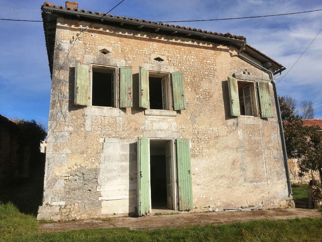 Maison à MONTIGNAC-LE-COQ