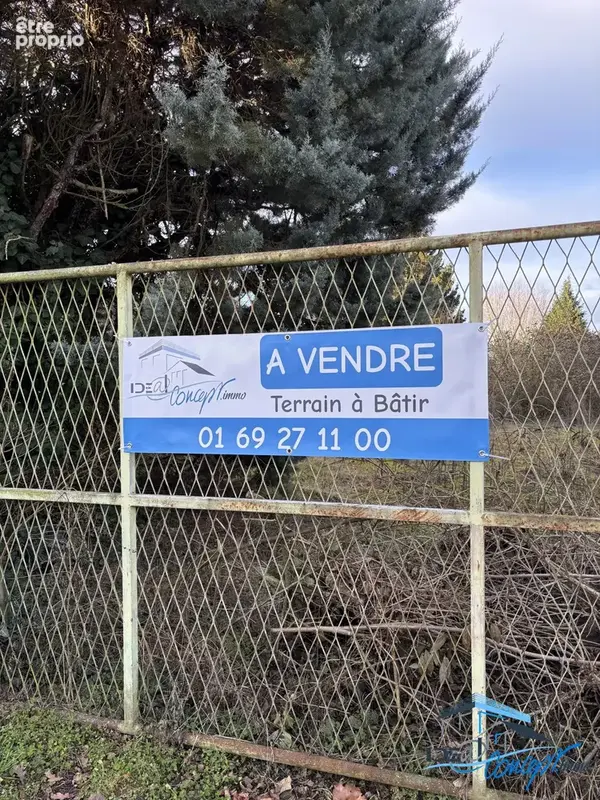 Terrain à JANVILLE-SUR-JUINE