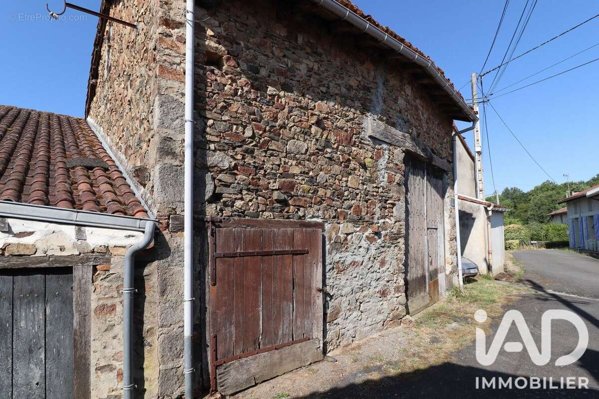 Maison 55 m² à Gajoubert  - photo 9