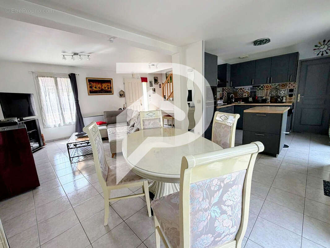 Maison à MERU