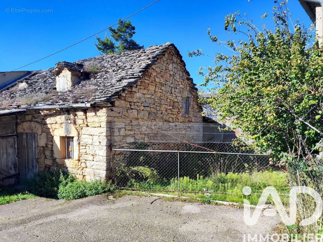 Maison 90 m² à Le Massegros  - photo 2