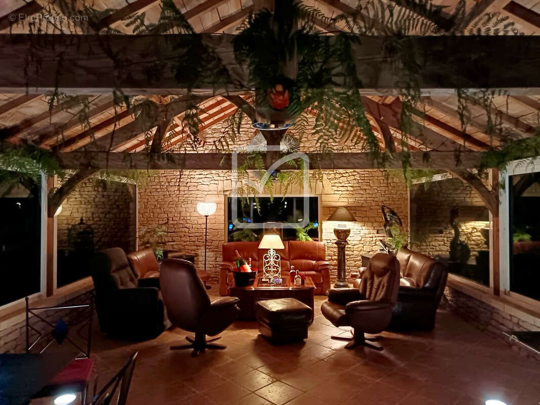Maison à HAUTEFORT