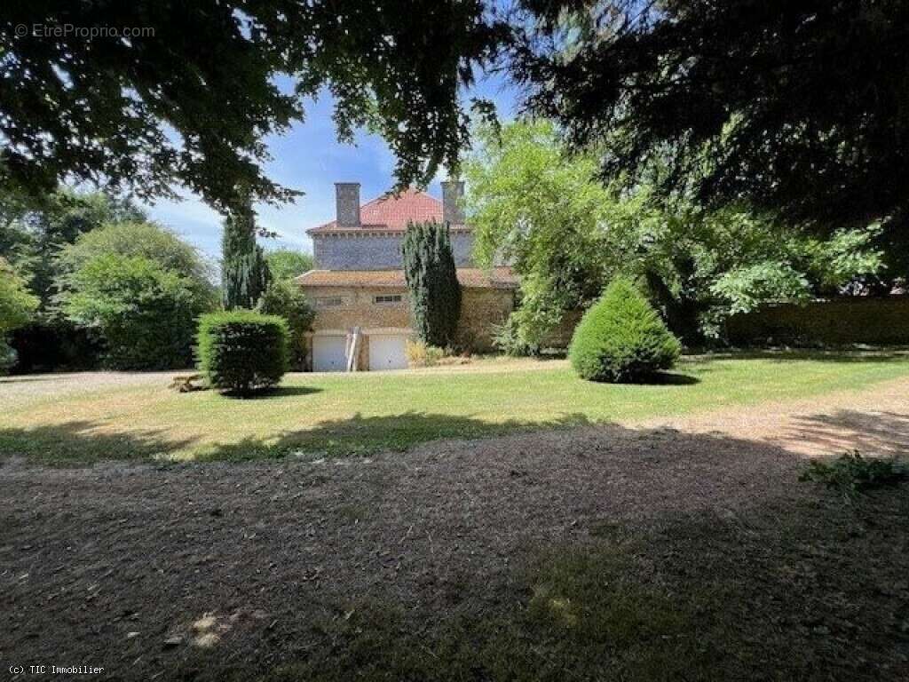 Maison à COUHE