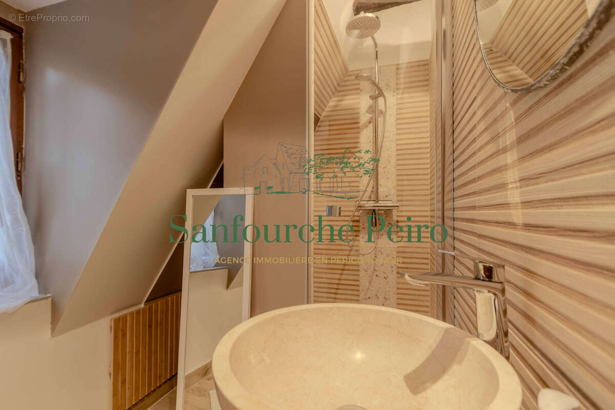 Appartement à BEYNAC-ET-CAZENAC
