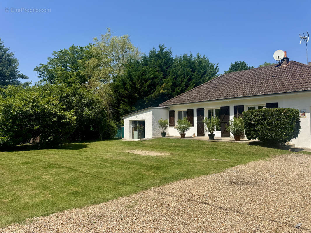 Maison à NOYERS