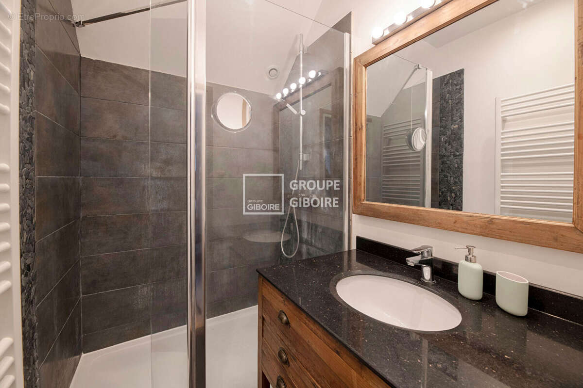 Maison à LA CHAPELLE-DES-FOUGERETZ