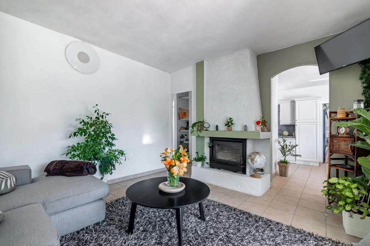 Maison de 4 pièces de 124 m² à Berre-les-Alpes - photo 2