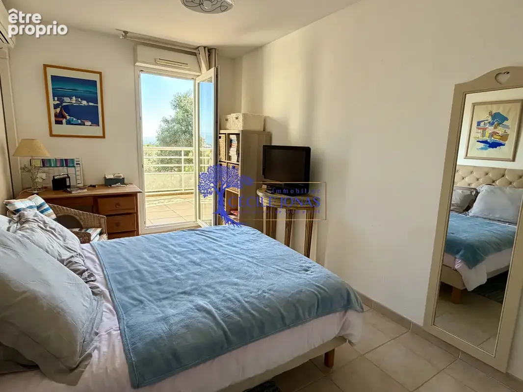 Hyères Costebelle appartement climatisé avec terrasse 25 m2, garage, cave et vue dégagée - Gare/ Almanarre à proximité - photo 9