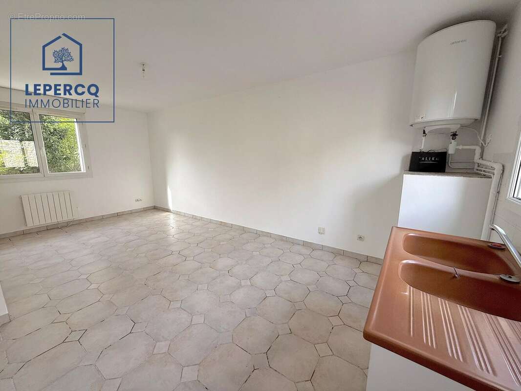 Appartement à PEROY-LES-GOMBRIES