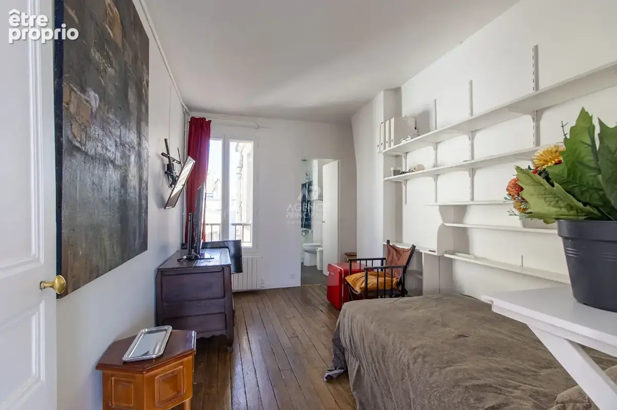 Paris 18eme - montmartre - rue tholoze - dernier etage ! balconnet a toutes les fenetres ! - photo 7