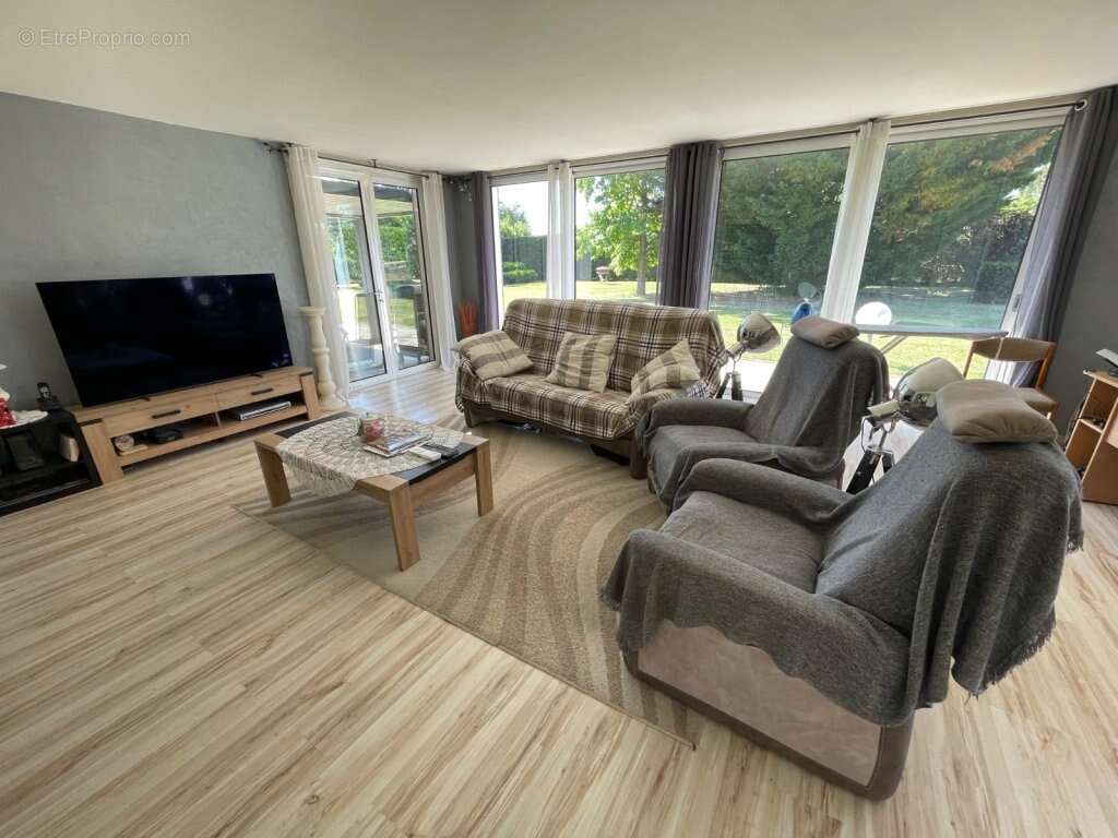 Maison à PRECIEUX