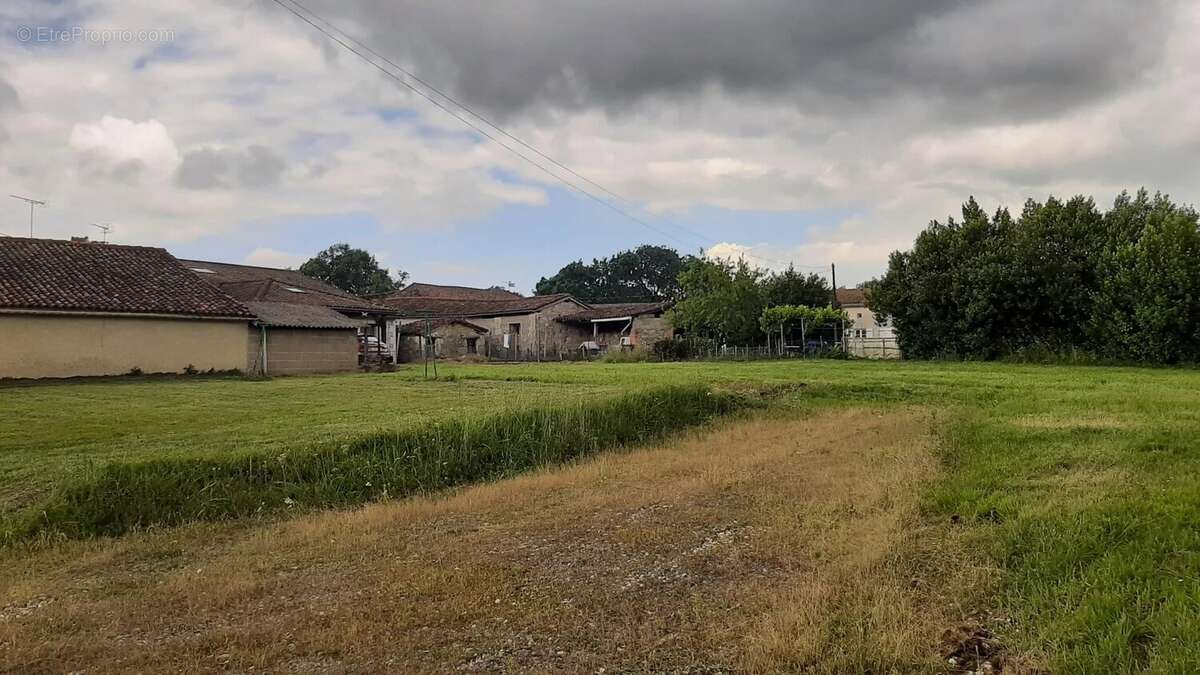 Maison de village en pierre en bon état - photo 15
