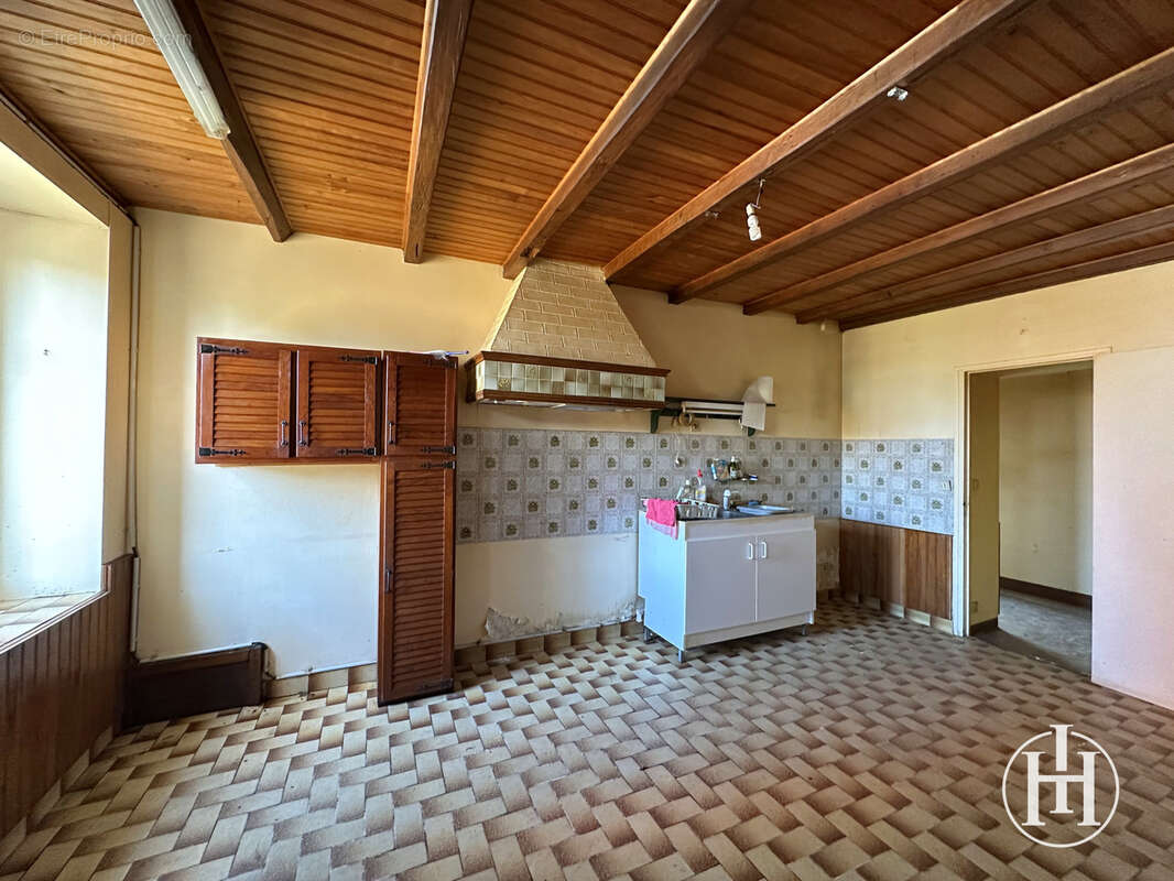 Maison à MONTLEVICQ