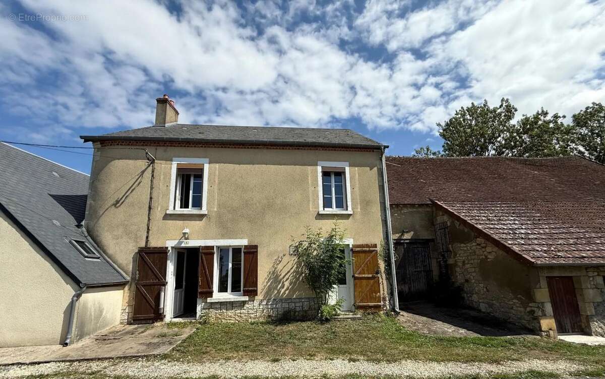 Maison à COUARGUES
