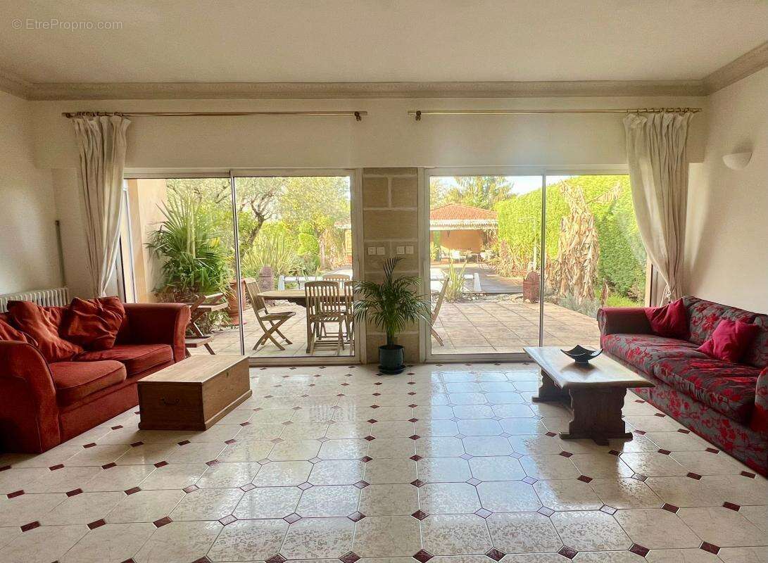 Maison à AMBARES-ET-LAGRAVE