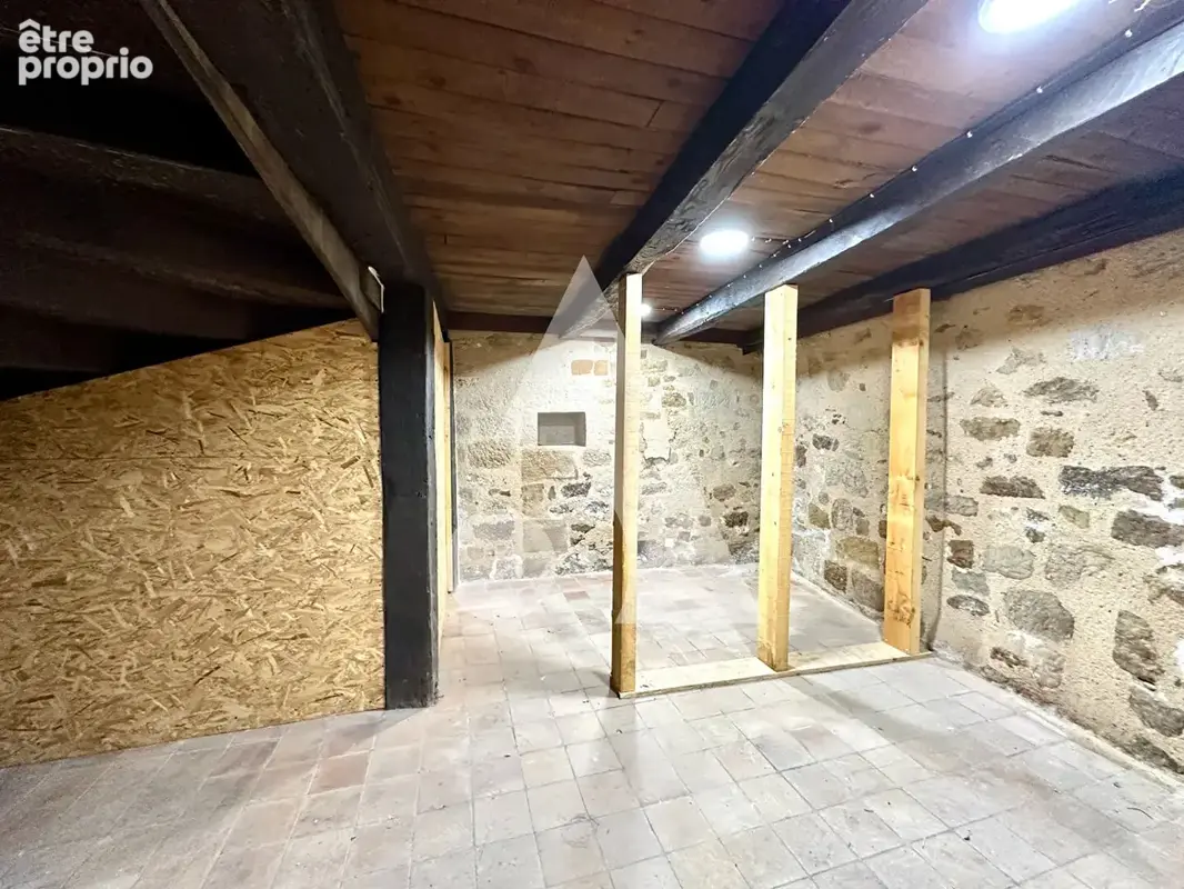 Local commercial Figeac sur 2 niveaux 103 m2. - photo 2