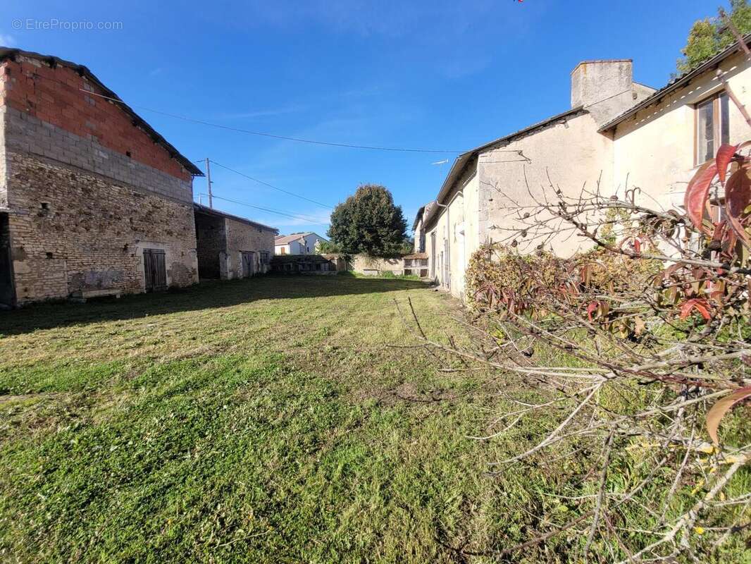 Photo 5 - Maison à VOUILLE