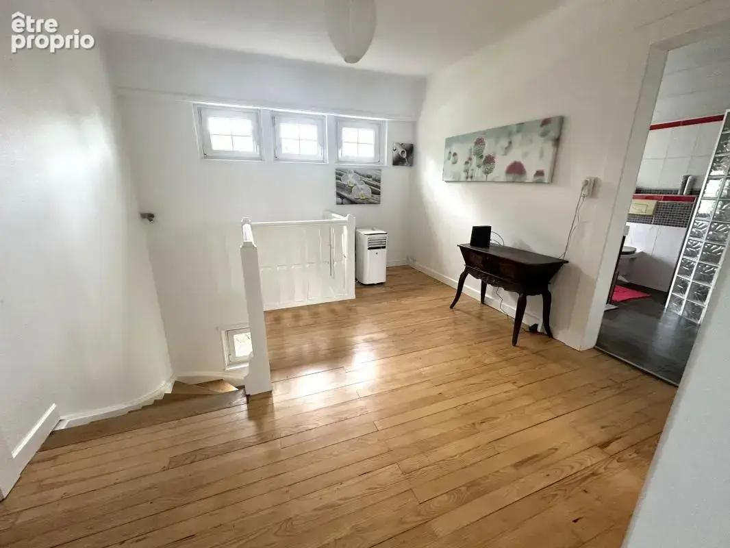 PFASTATT – grande villa avec piscine extérieure et appartement en rez-de-jardin - photo 14