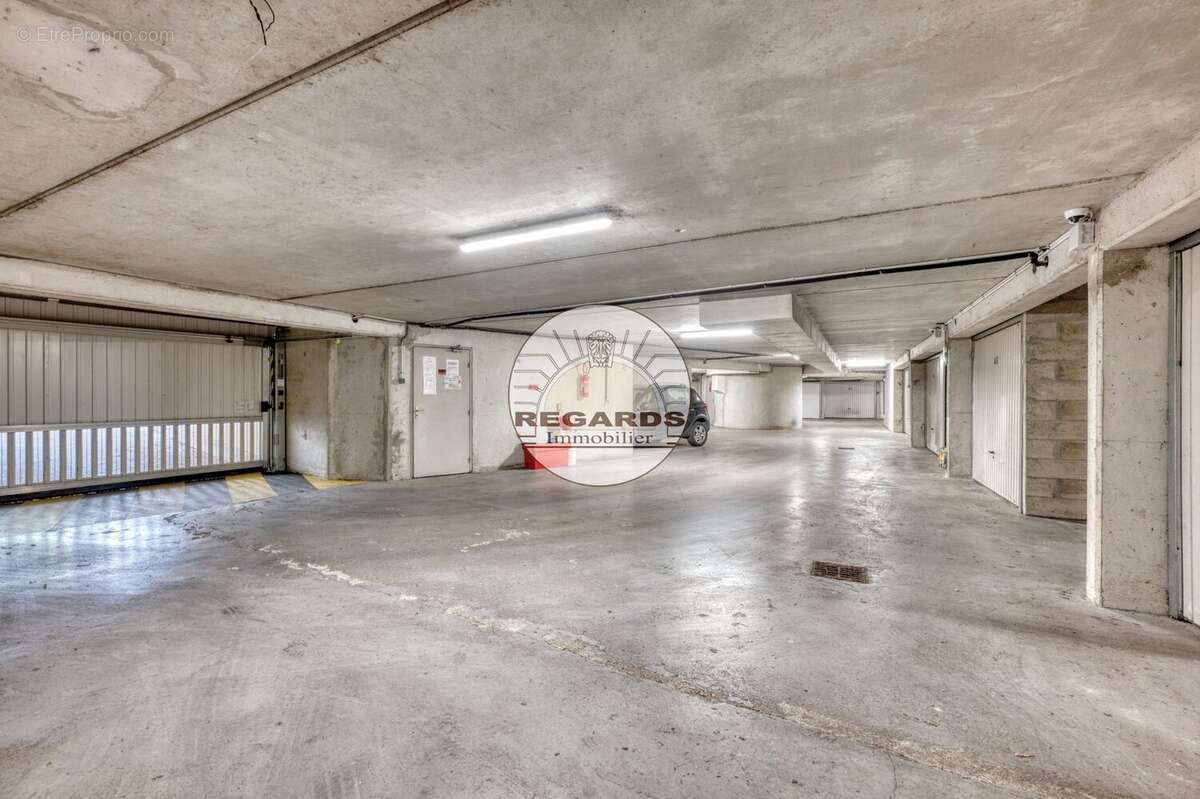 Parking 13 m² à Bagneux  - photo 2
