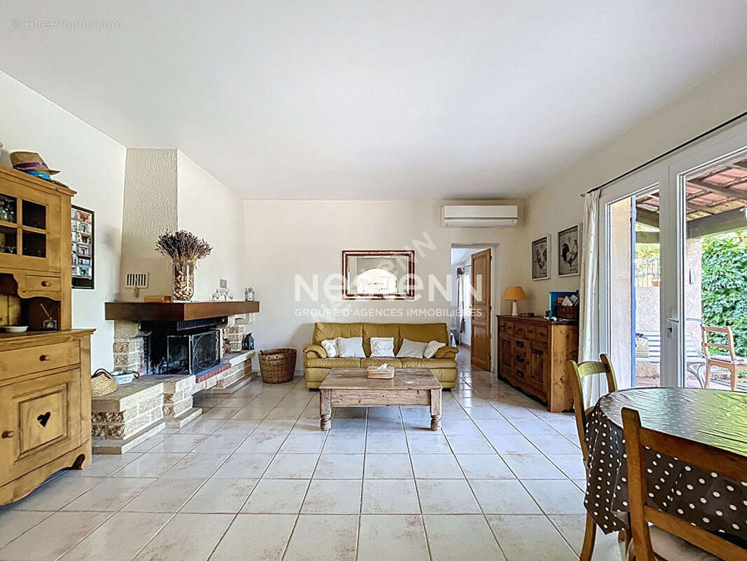 Maison à LE PUY-SAINTE-REPARADE