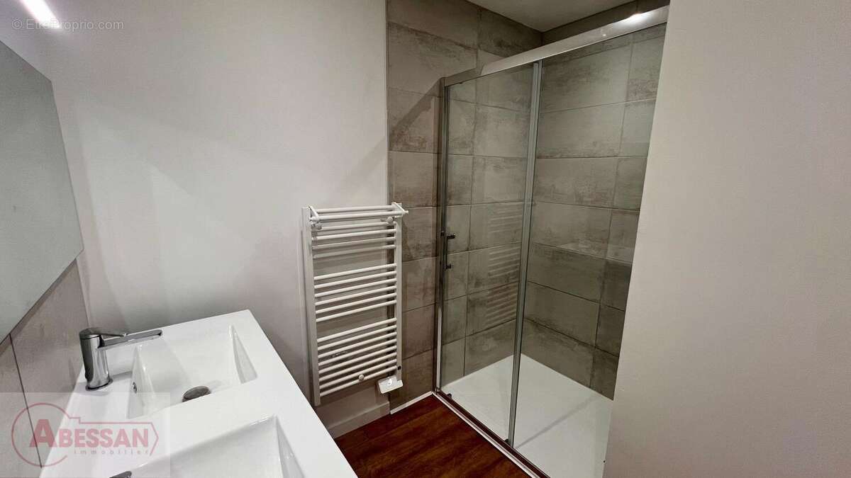 Appartement à ESPINASSES