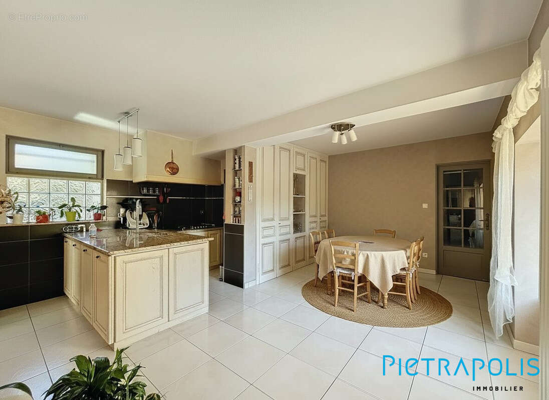 Maison 142 m² à Le Breuil  - photo 2
