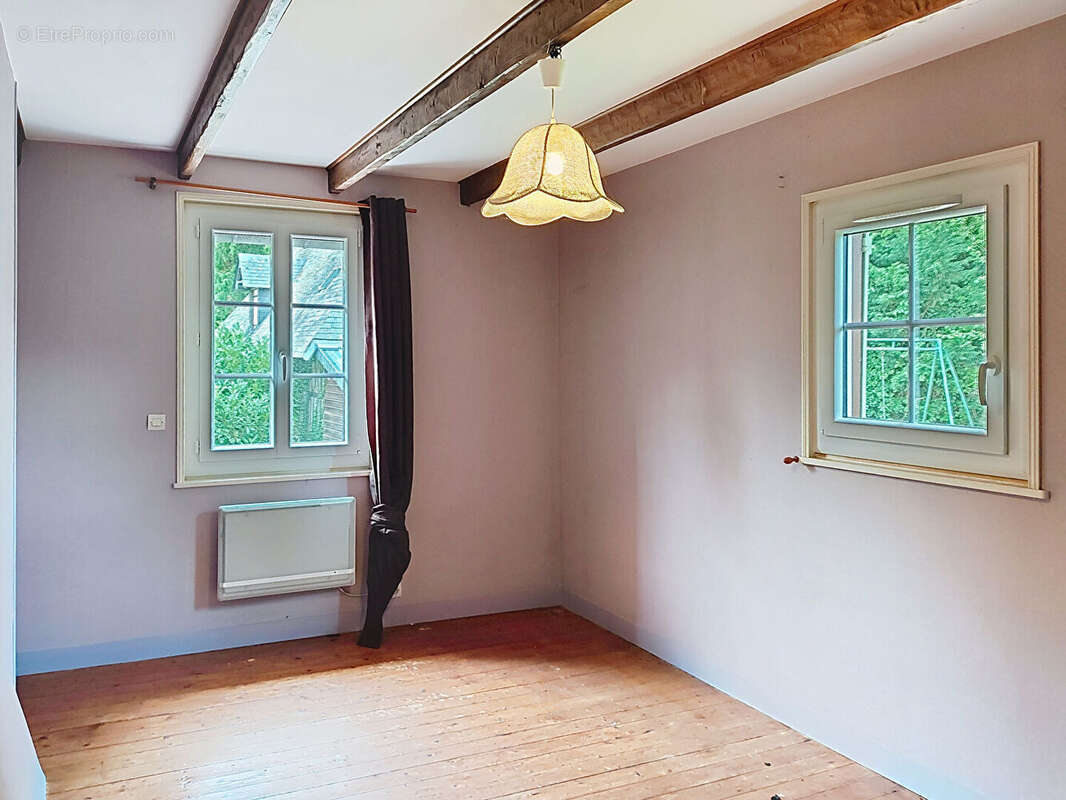 Maison à CRESSEVEUILLE