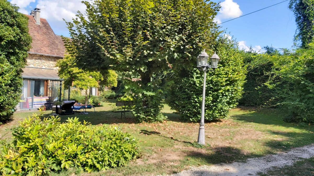 1000025996 - Maison à SAINT-PRIEST-LES-FOUGERES