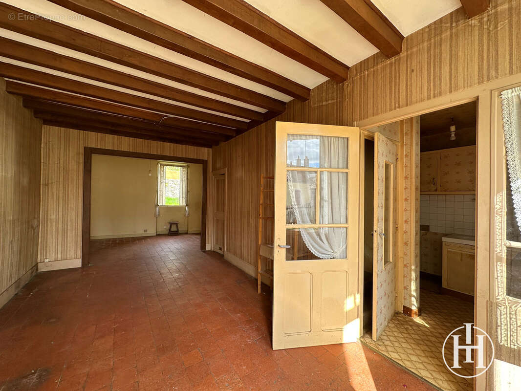 Maison à DUN-SUR-AURON