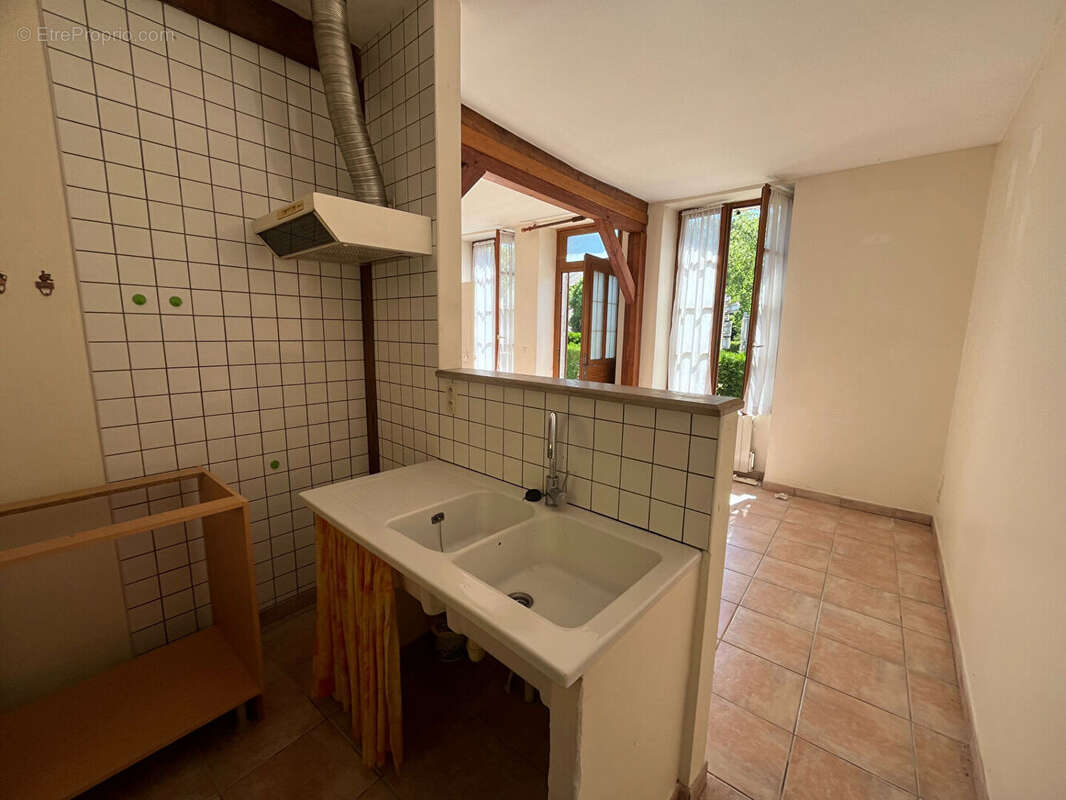 Ensemble immobilier avec dépendances - 229 m2 - photo 11