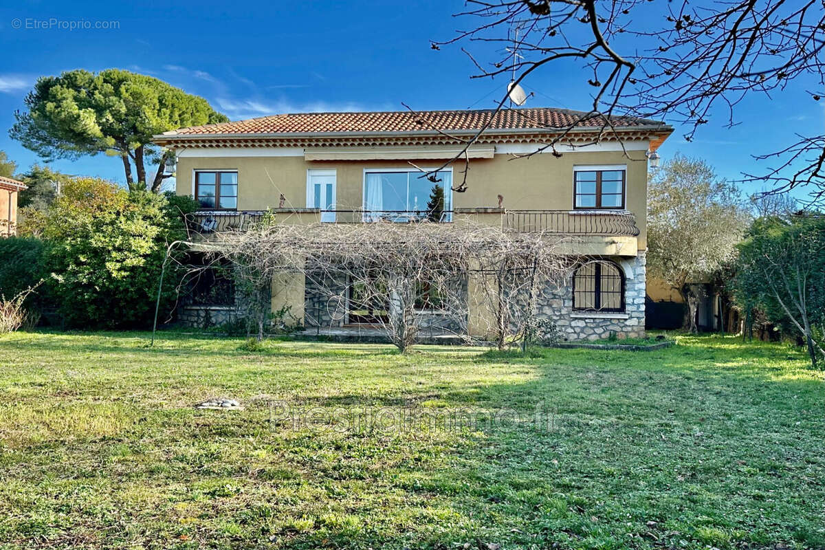 Maison à ROQUEFORT-LES-PINS