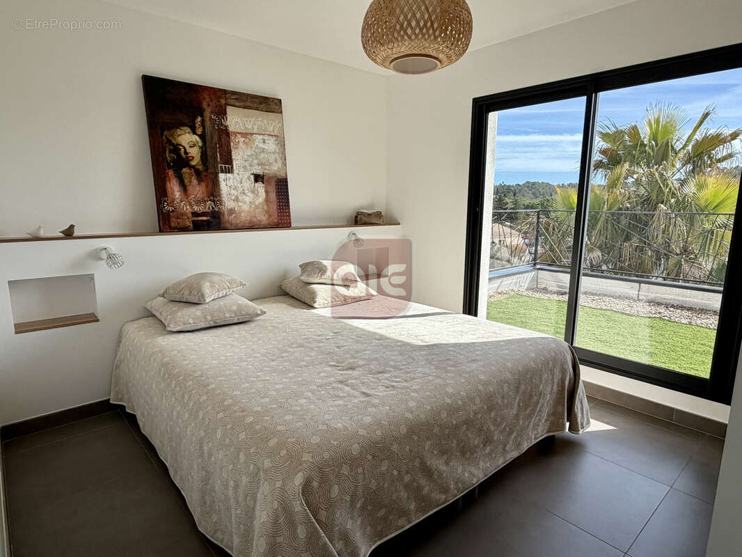 EXCLUSIVITÉ A.I.E. !! Superbe villa T4 récente avec vue dégagée. - photo 7
