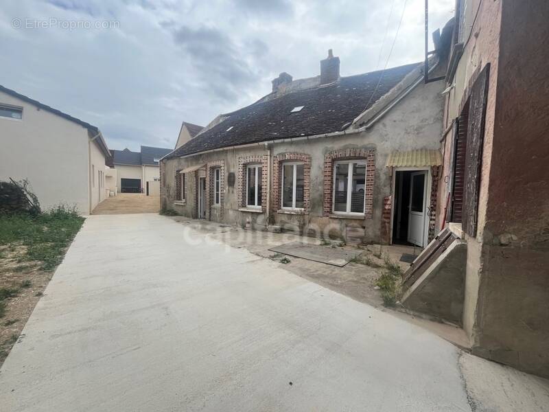 Maison à BRIENON-SUR-ARMANCON