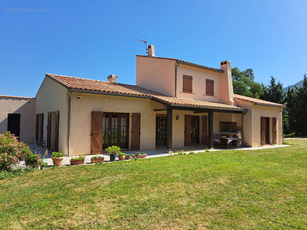 Grande maison sur un terrain de 15 780m2 avec une piscine et un garage de 52m2 - photo 42