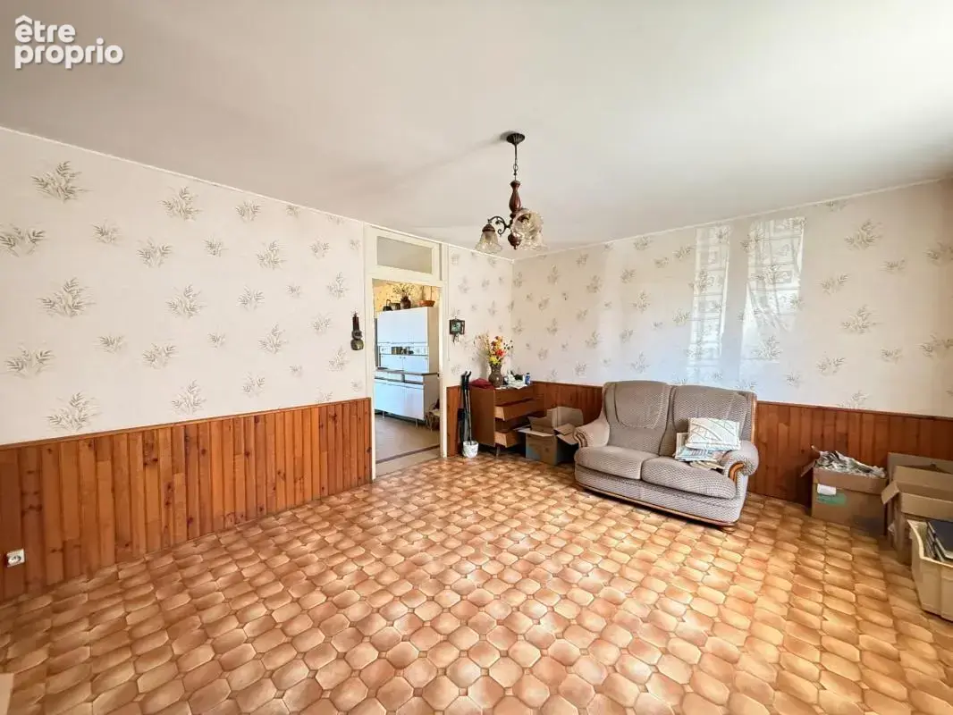 EN EXCLUSIVITE ! Maison en pierre de 136m², 2 garages sur terrain de 950m² 71 500 € - photo 4