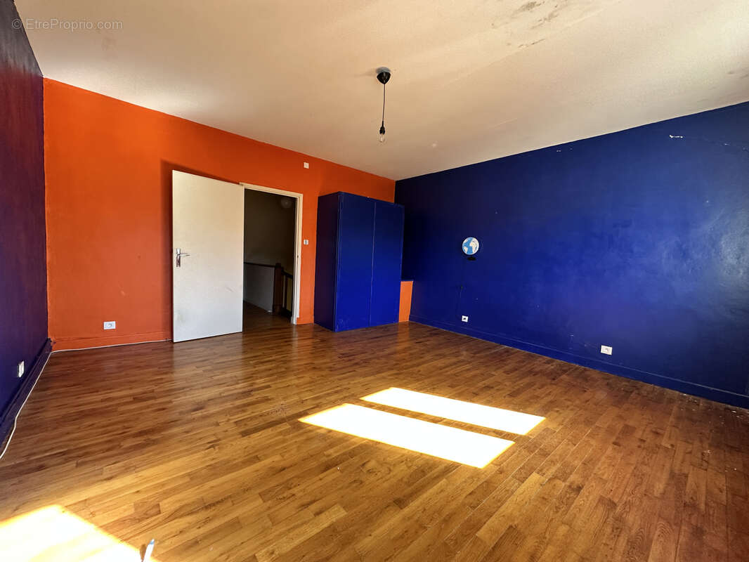 Maison à LIVINHAC-LE-HAUT