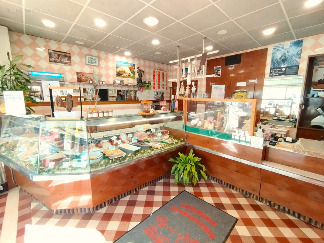 Commerce à CASTRES-GIRONDE