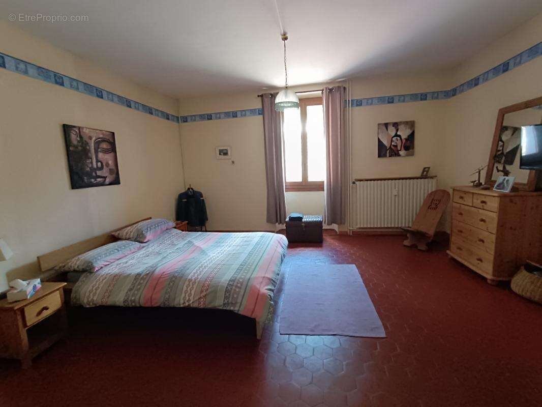 Appartement à ROBIAC-ROCHESSADOULE