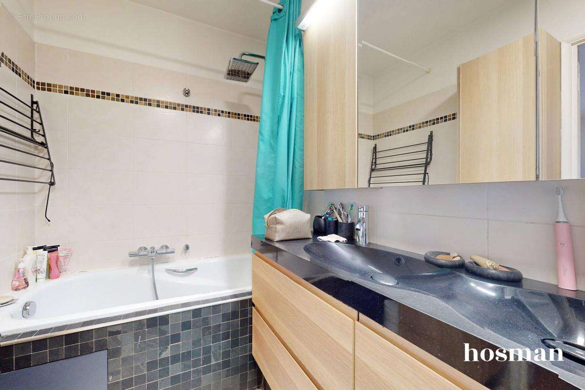 Appartement à COURBEVOIE