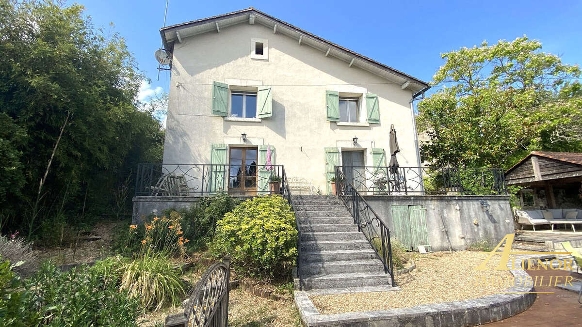 Maison en pierre avec piscine et vue dégagée sur les bois, Brantôme 24310 - photo 15
