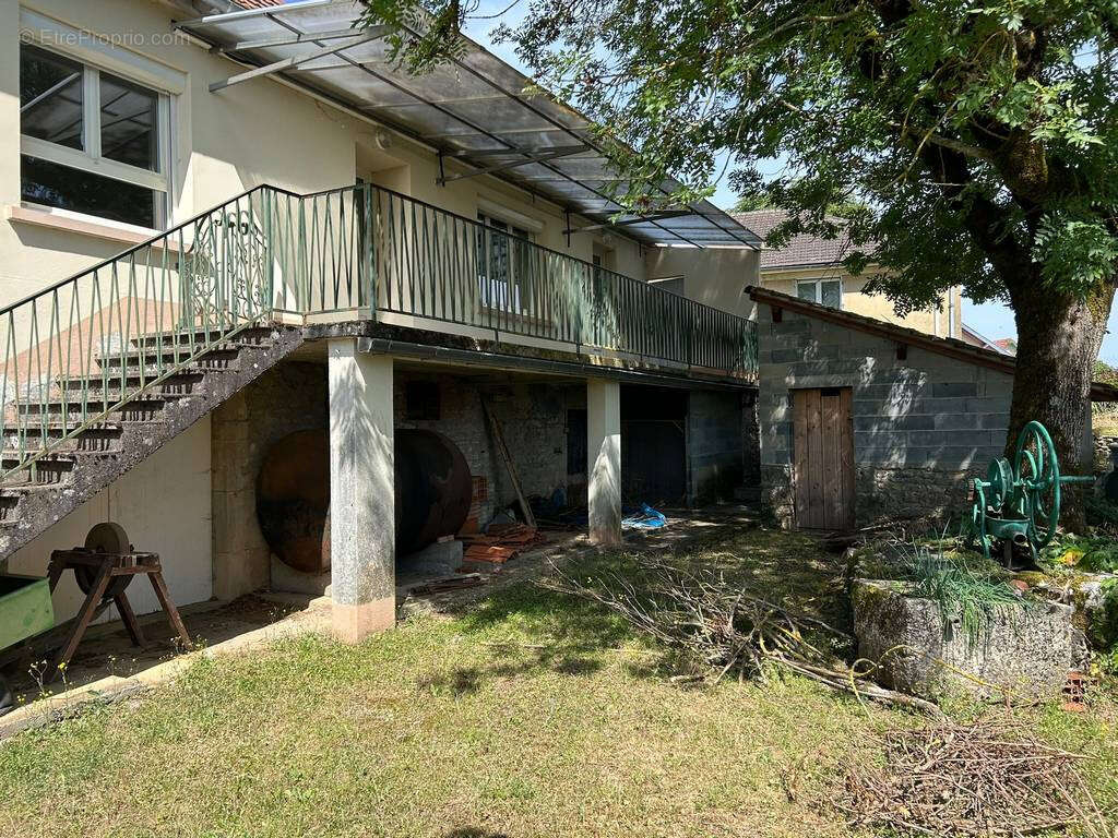 Maison rénovée avec hangar attenant - photo 3