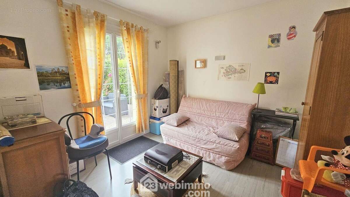 Vous disposerez également d&#039;une chambre en rez-de-chaussée. - Maison à SAINT-FARGEAU-PONTHIERRY