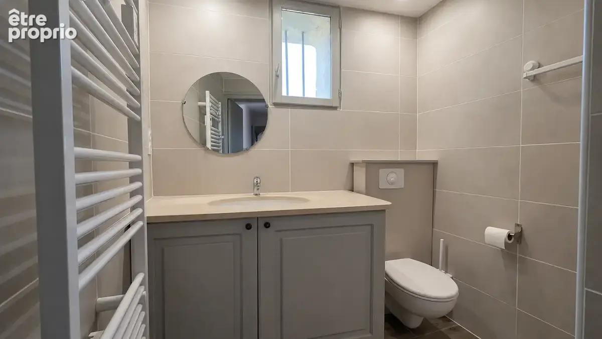 Bastidon provençal sur parcelles de 2,1 hectares / Garage et piscine - photo 9