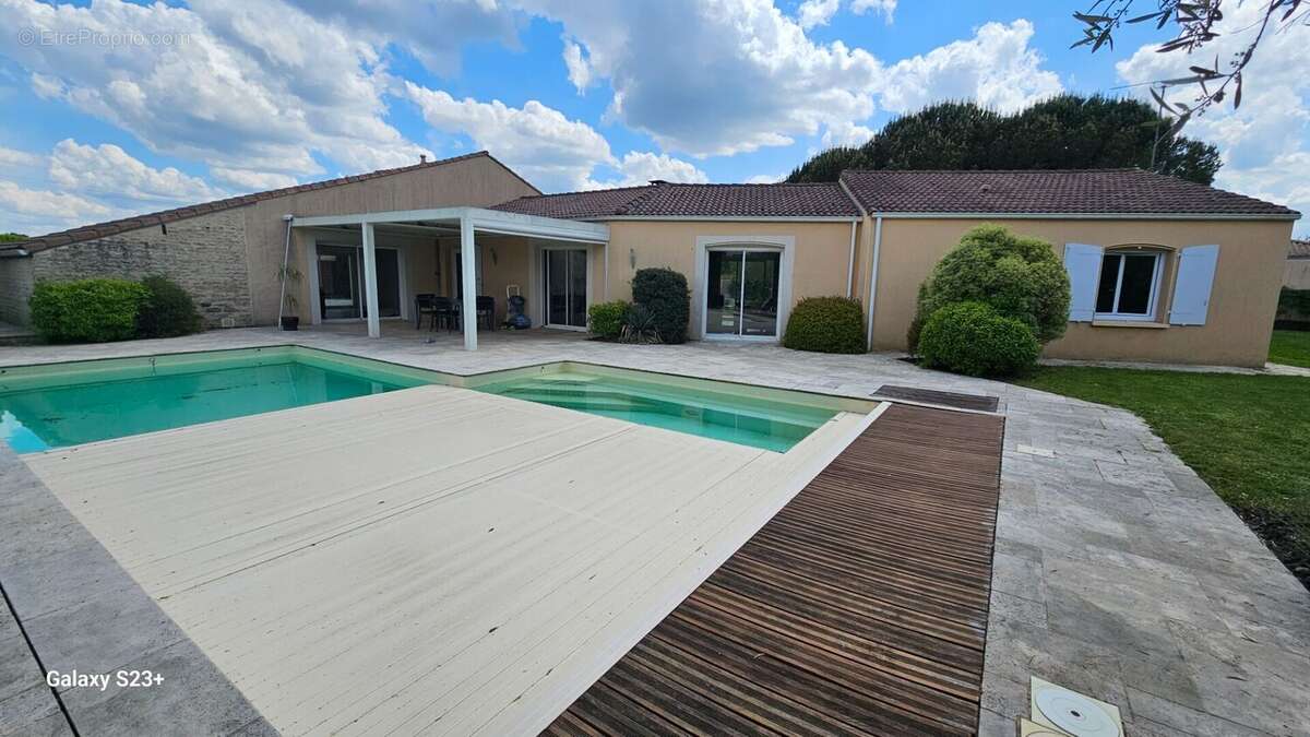 Maison à MAGNE
