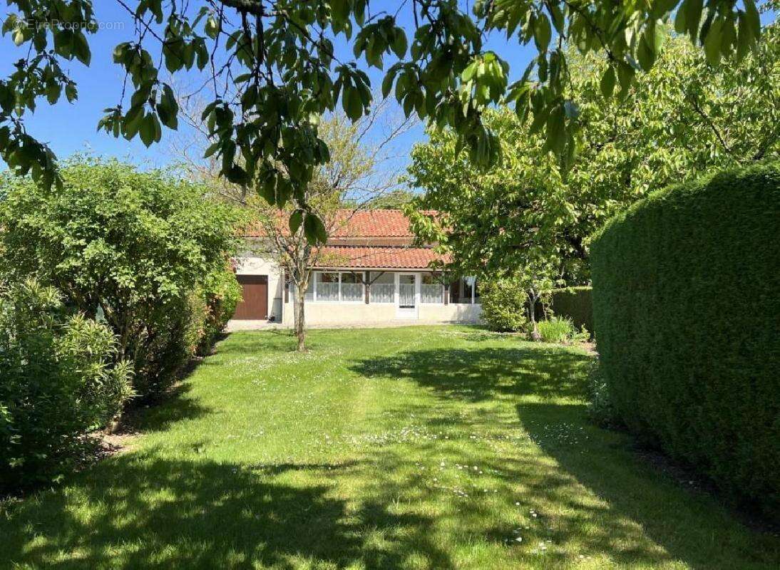 Maison à CHEF-BOUTONNE