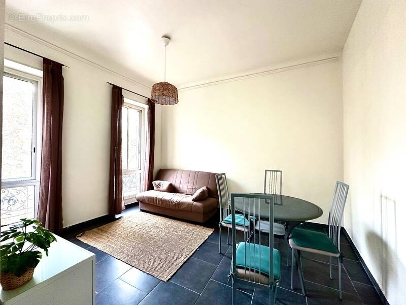 Appartement à MARSEILLE-4E